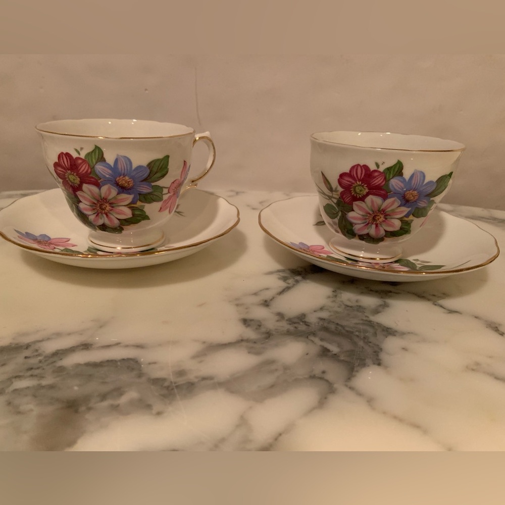 Vintage Royal Vale Bone China Made In England Set Of 2 Teacups & 2 Saucers